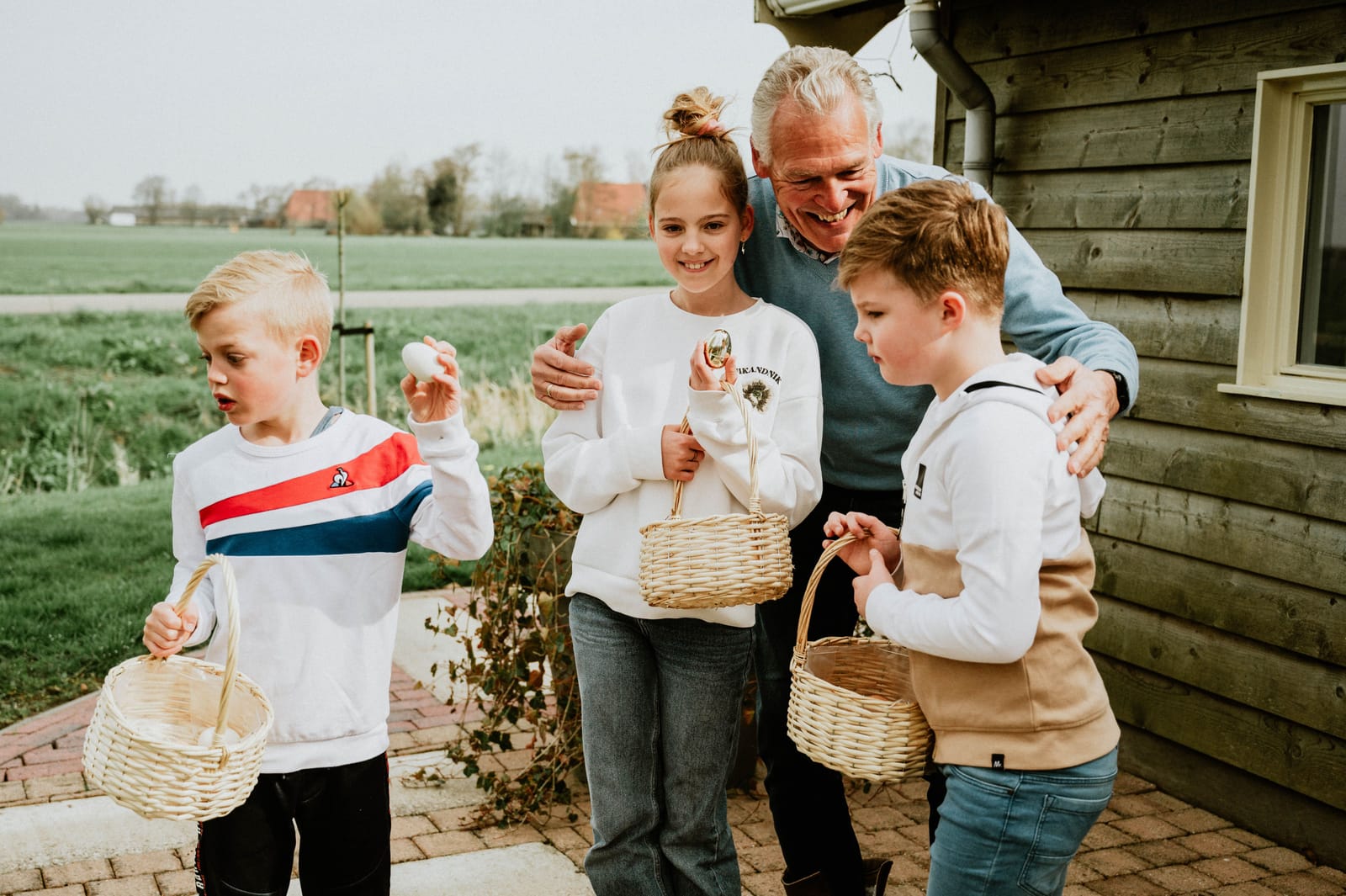 eieren zoeken met de kleinkinderen